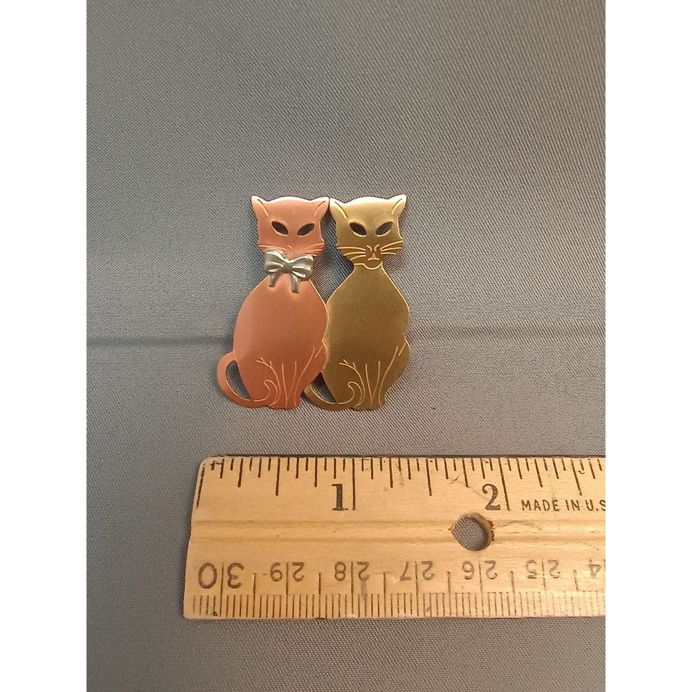 Vintage Two Cats Sitting Pin‎ Brooch Tri Color Gold Tone Mixed Metal Jewelry